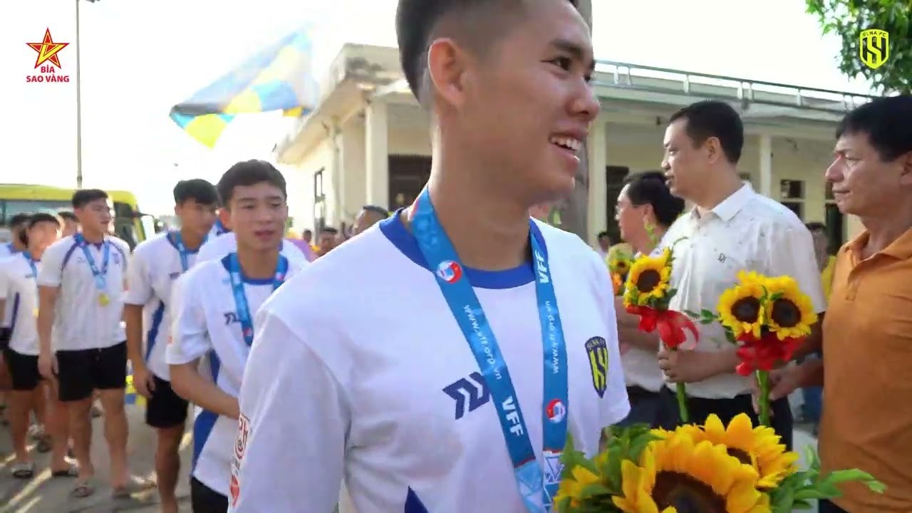 TOÀN CẢNH LỄ ĐÓN VÀ VINH DANH ĐỘI U21 SLNA - VÔ ĐỊCH GIẢI BÓNG ĐÁ VÔ ĐỊCH U21 QUỐC GIA TRỞ VỀ!